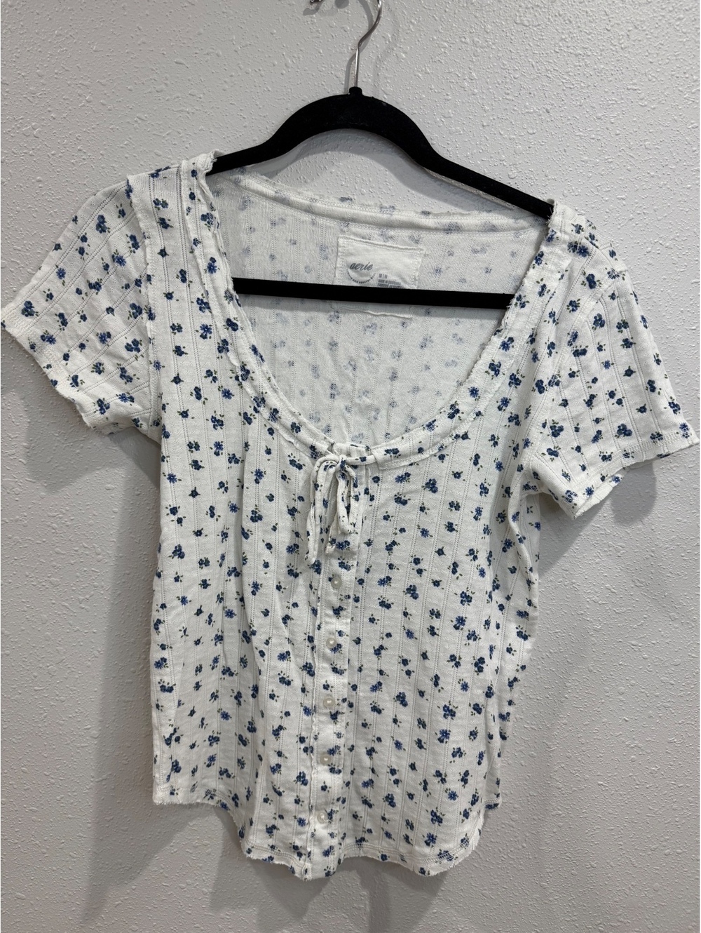 Aerie Women’s Medium White Blue Floral Pointelle Button Front Tie Top